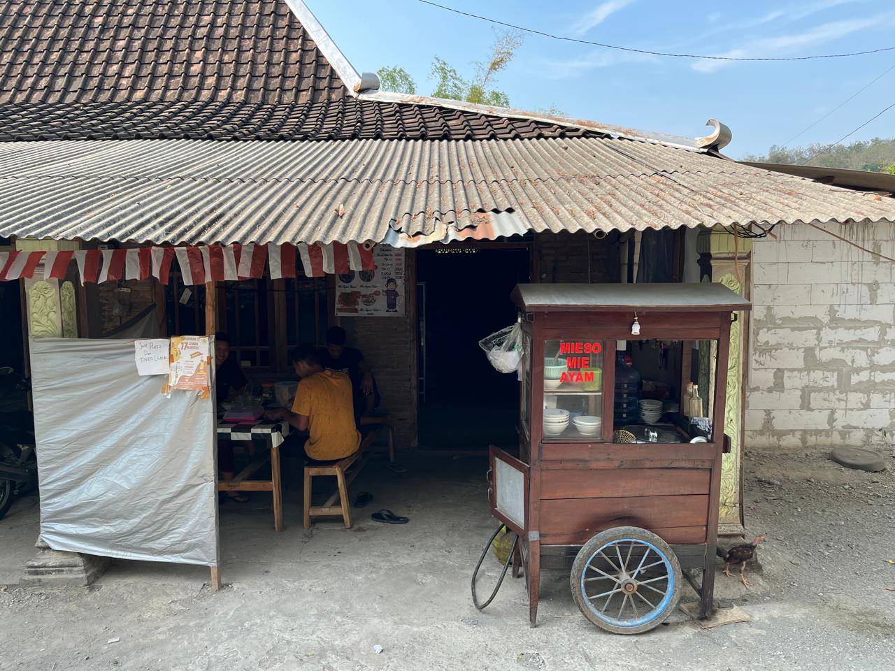 Pedagang Mie Ayam Mas Aris di Dusun Sumber Agung